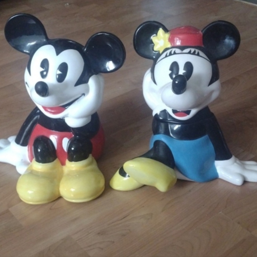 Mickey and Minnie mouse cookie jar